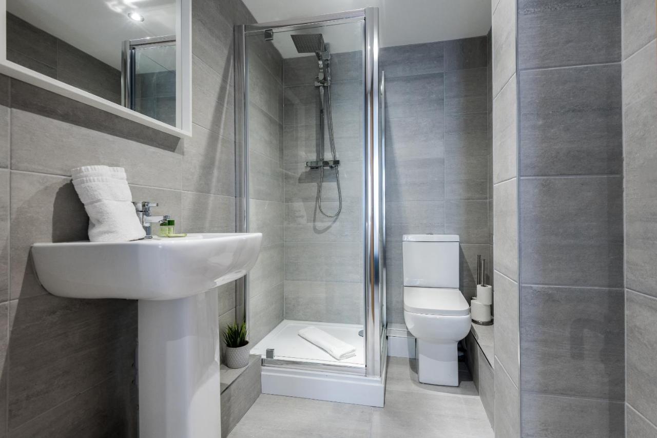 ليفربول Host Apartments - Contemporary 3 Bed Apt With Balcony - Perfect For Long Stays المظهر الخارجي الصورة
